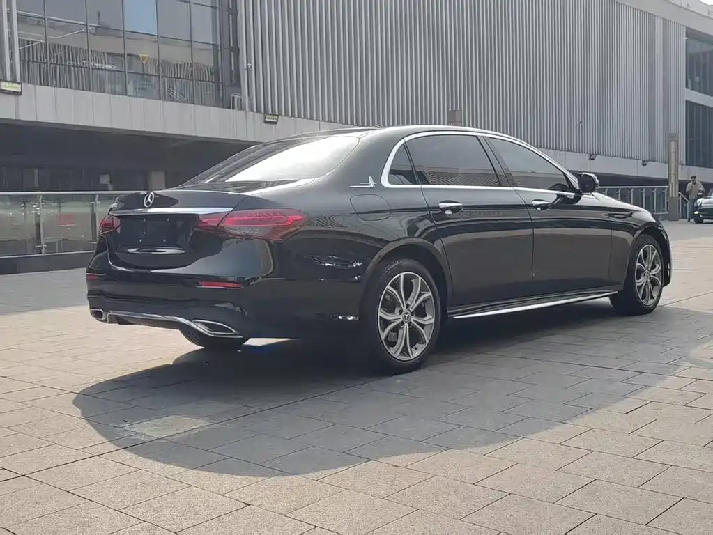 Mercedes-Benz E-Class 2023 — фото 18