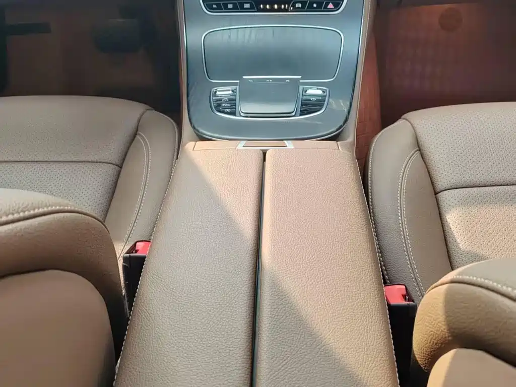Mercedes-Benz E-Class 2023 — фото 10