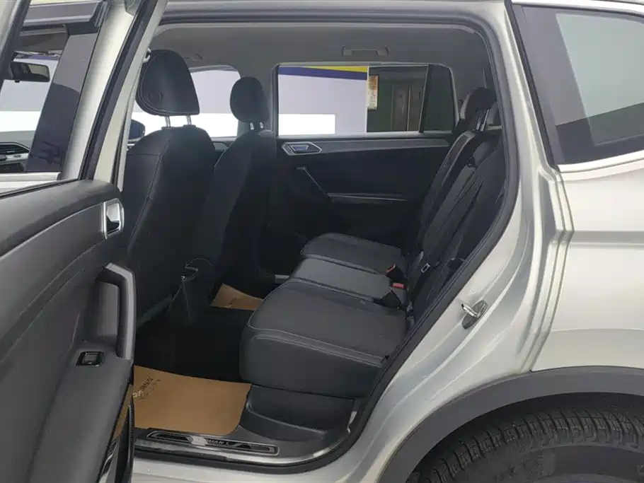 Volkswagen Tiguan L 2017 — фото 11