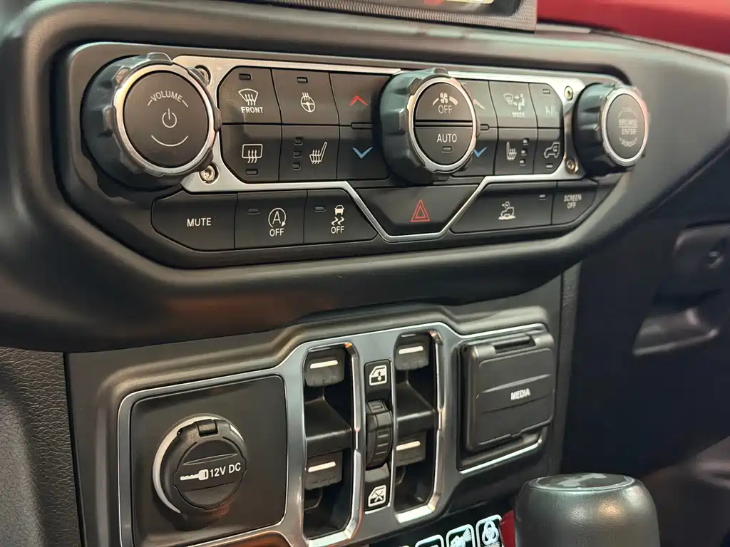 Jeep Wrangler 2023 — фото 15