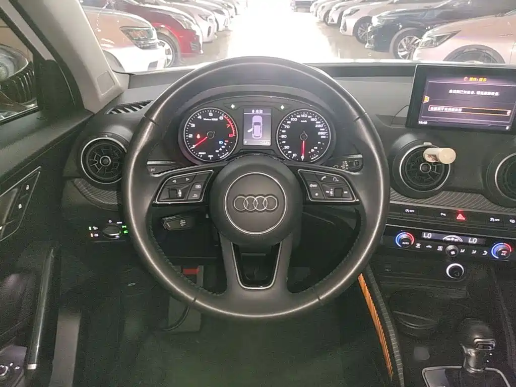 Audi Q2L 2020 — фото 11