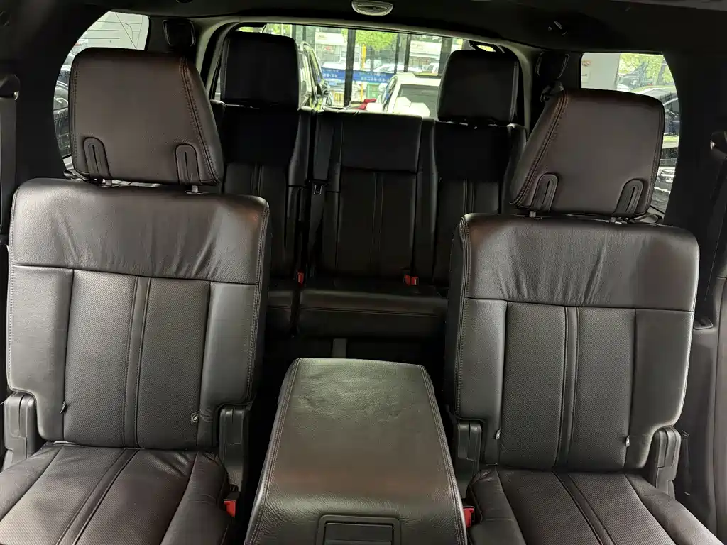 Lincoln Navigator 2017 — фото 18