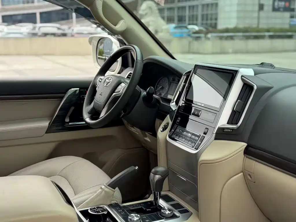 Toyota Land Cruiser 2019 — фото 14