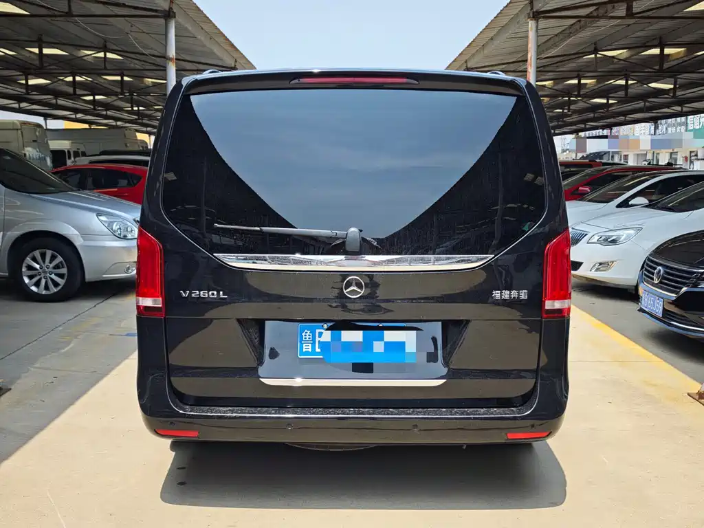 Mercedes-Benz V-Class 2023 — фото 13
