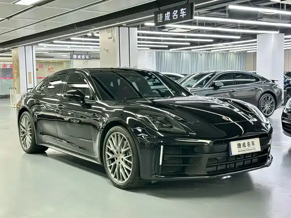 Porsche Panamera 2025