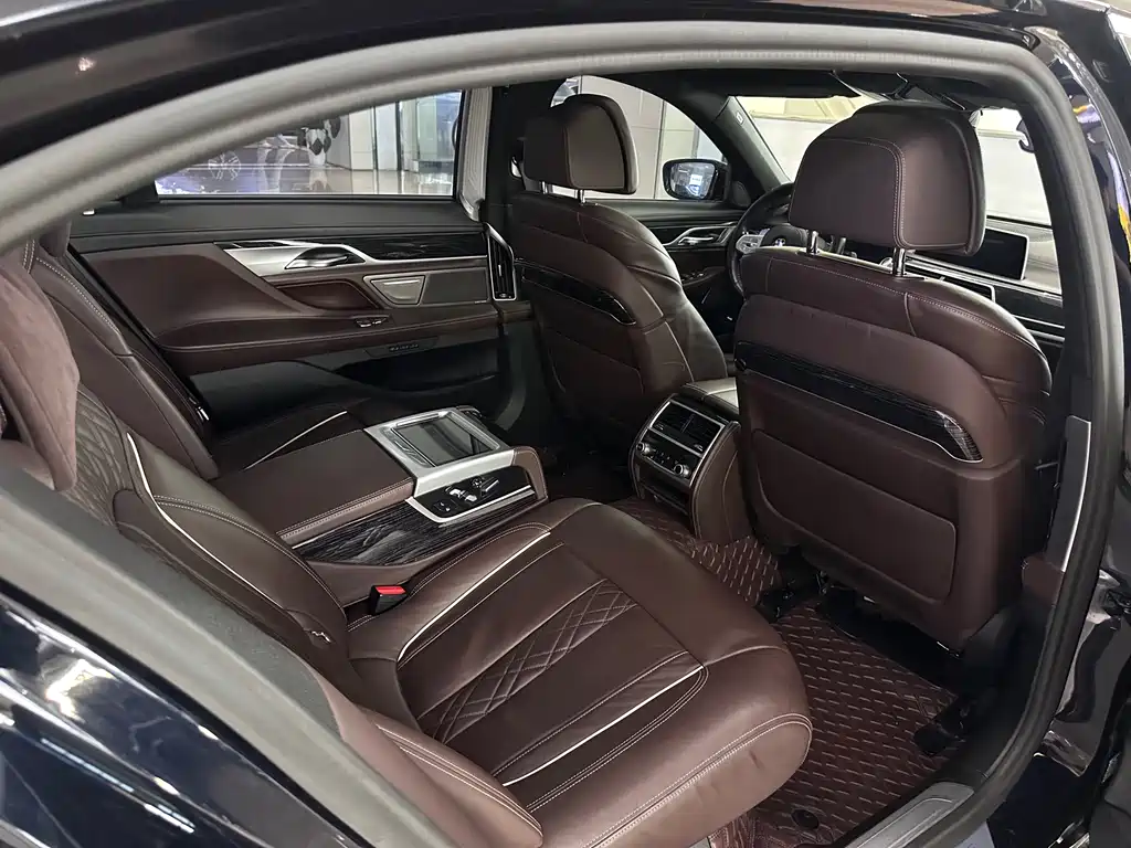 BMW 7 Series 2022 — фото 11