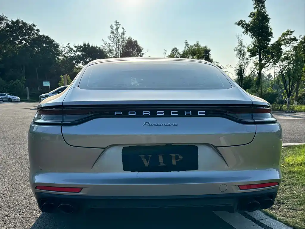 Porsche Panamera 2021
