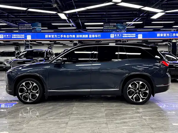 NIO ES8 2021