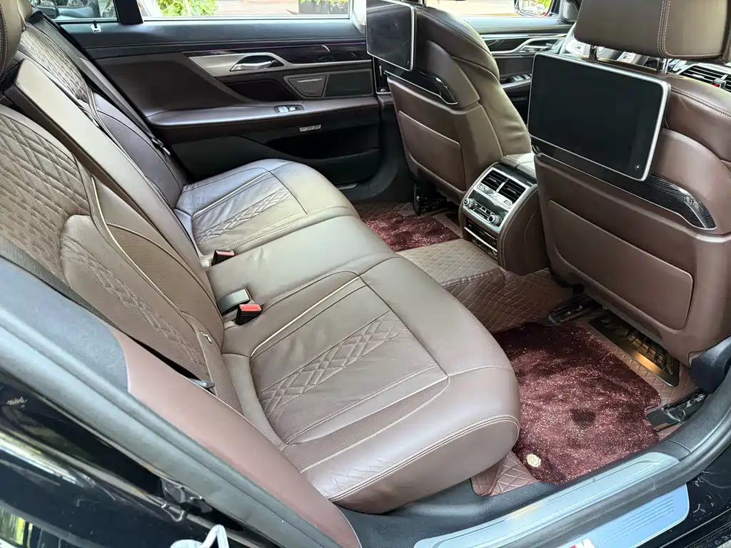 BMW 7 Series 2018 — фото 15