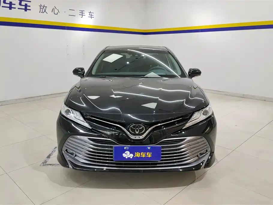 Toyota Camry 2019 — фото 2