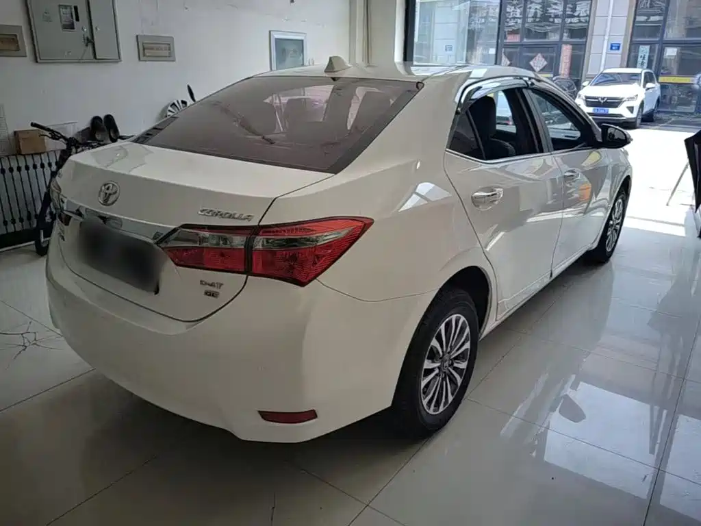 Toyota Corolla 2018 — фото 12
