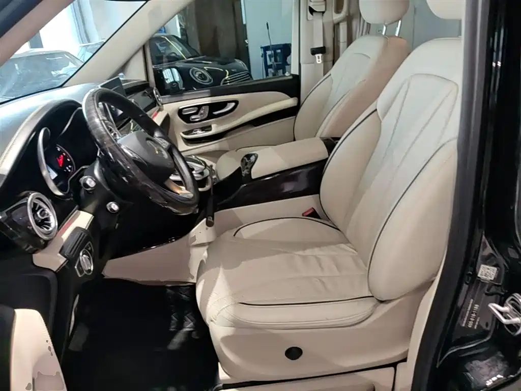 Mercedes-Benz V-Class 2020 — фото 15