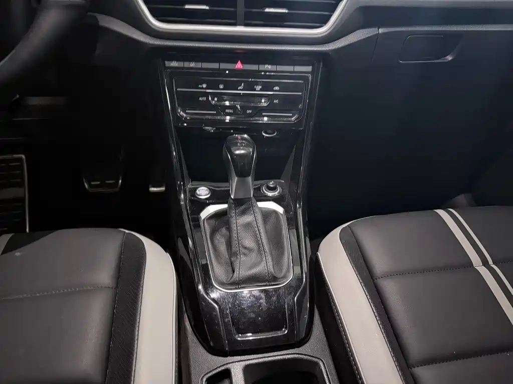 Volkswagen T-Roc 2023 — фото 16