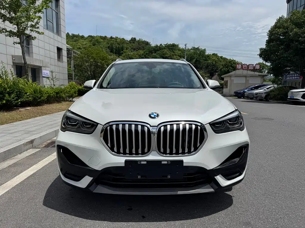 BMW X1 2022 — фото 2