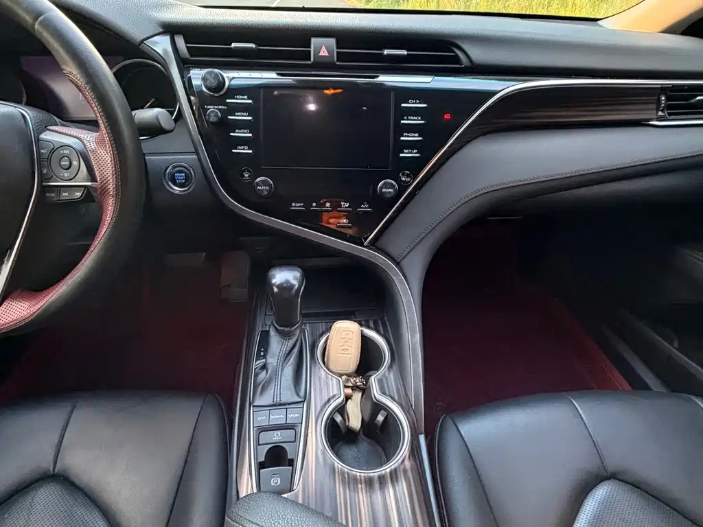 Toyota Camry 2018 — фото 12