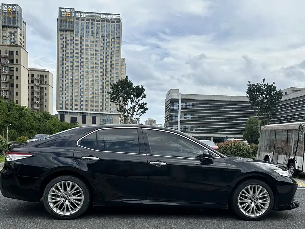 Toyota Camry 2020 — фото 5