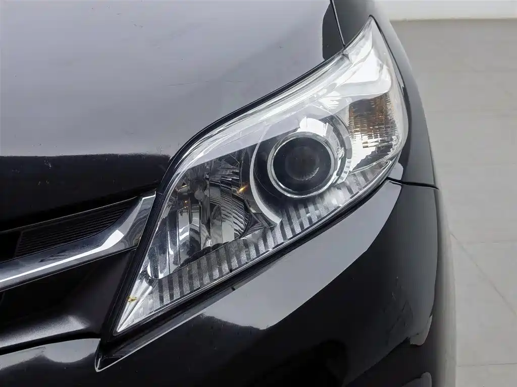 Toyota Sienna 2014 — фото 19