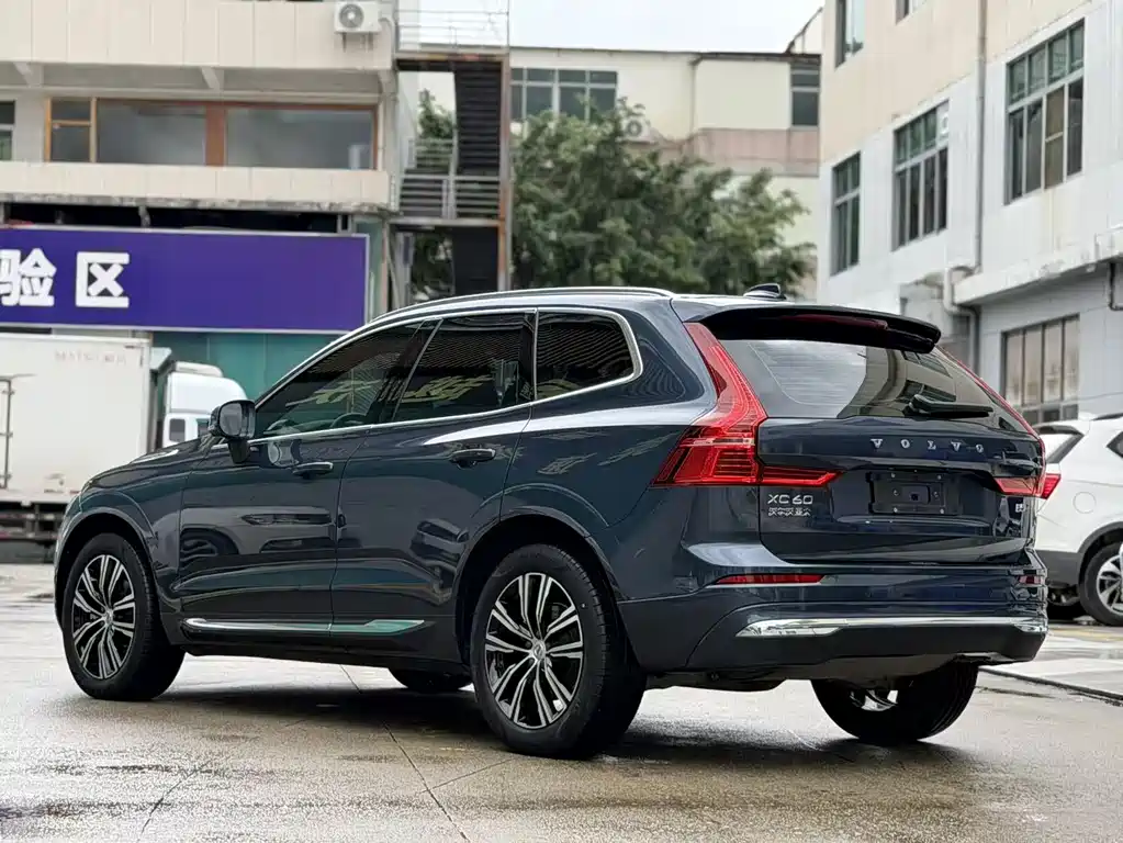Volvo XC60 2021 — фото 10