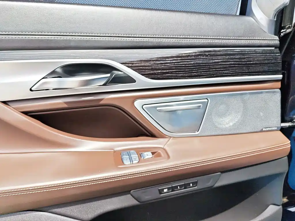 BMW 7 Series 2021 — фото 7