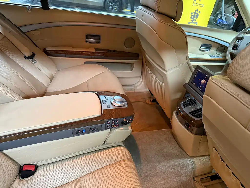 BMW 7 Series 2004 — фото 20