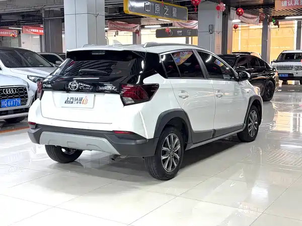 Toyota Yaris L 2022