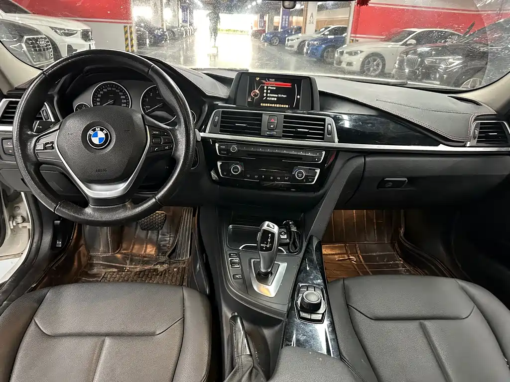 BMW 3 Series 2017 — фото 10