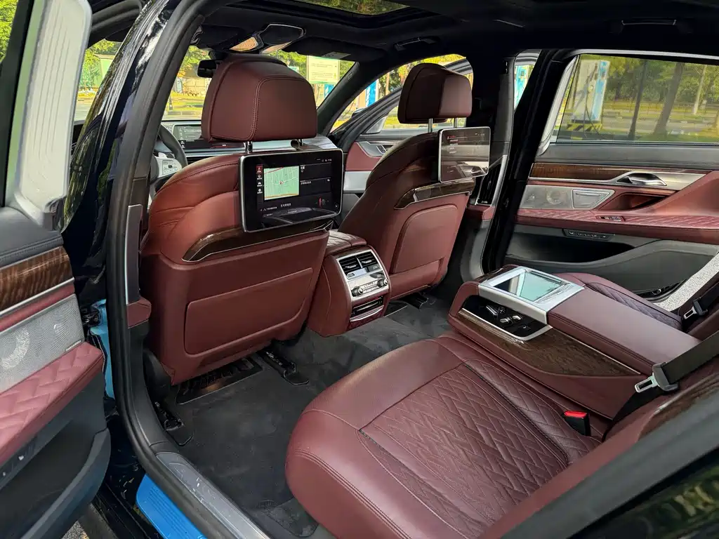 BMW 7 Series 2020 — фото 12