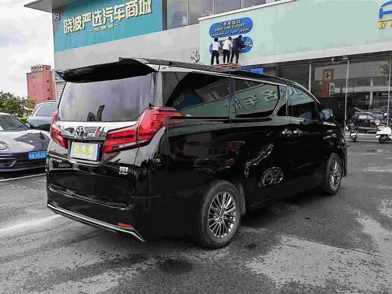 Toyota Alphard 2023 — фото 3