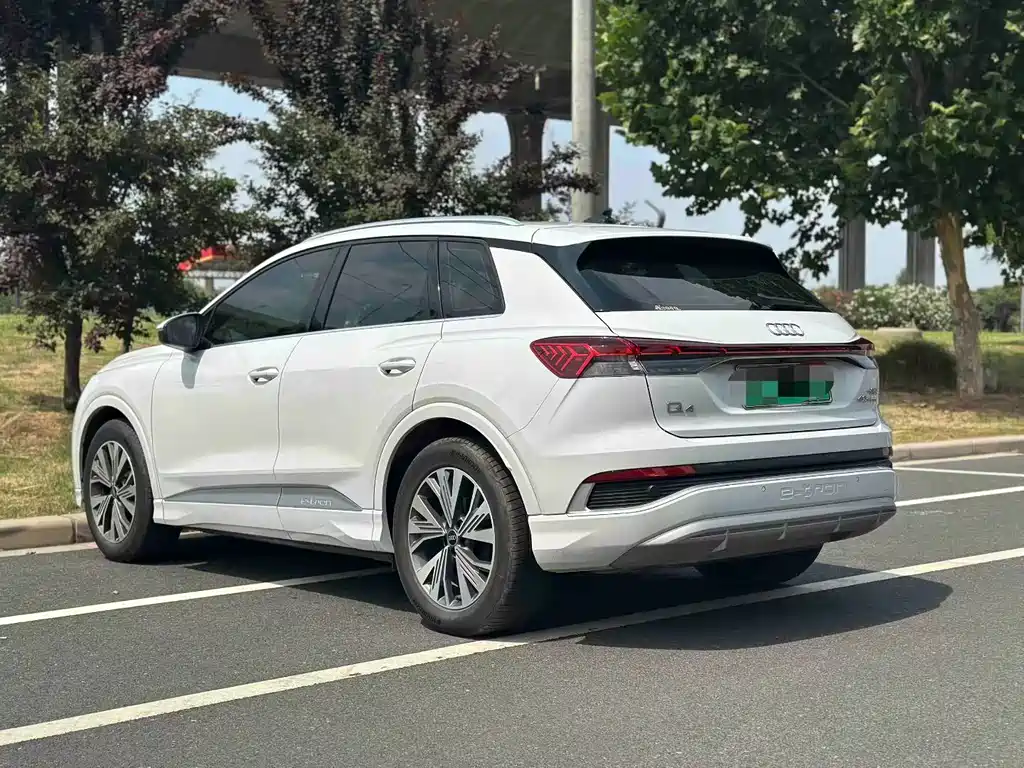 Audi Q4 e-tron 2025 — фото 7