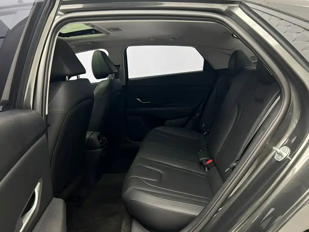 Hyundai Elantra 2025 — фото 20