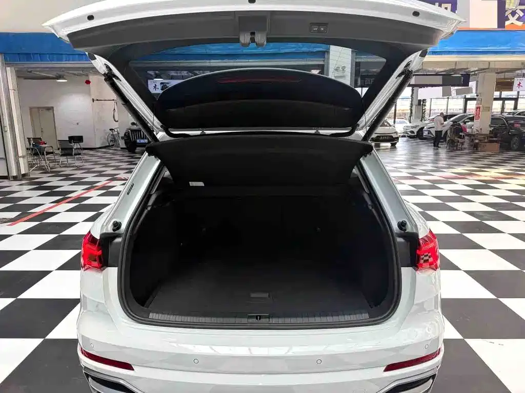 Audi Q3 2022 — фото 16