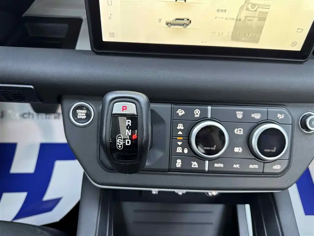 Land Rover Defender 2020 — фото 24