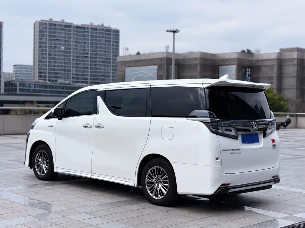 Toyota Vellfire 2022 — фото 7