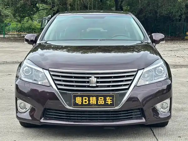 Toyota Crown 2014
