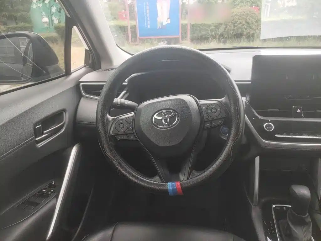Toyota Corolla Cross 2023 — фото 3