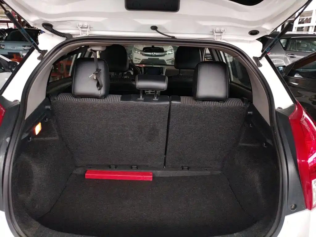 Toyota Yaris L 2015 — фото 19