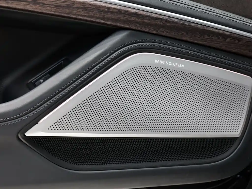 Audi A8 2022 — фото 23
