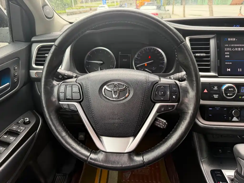 Toyota Highlander 2018 — фото 9