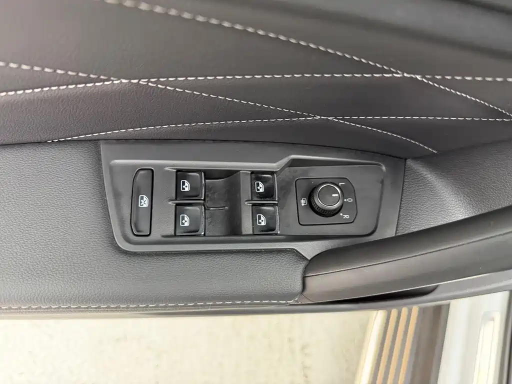 Volkswagen Tiguan L 2023 — фото 11
