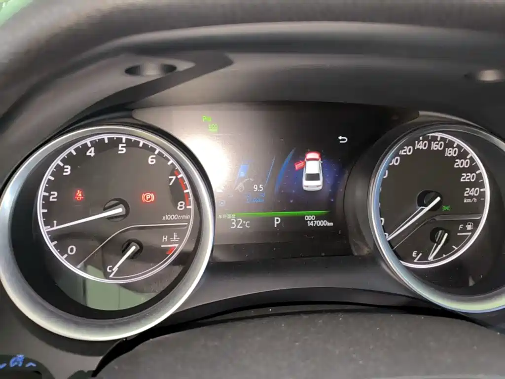 Toyota Camry 2018 — фото 12