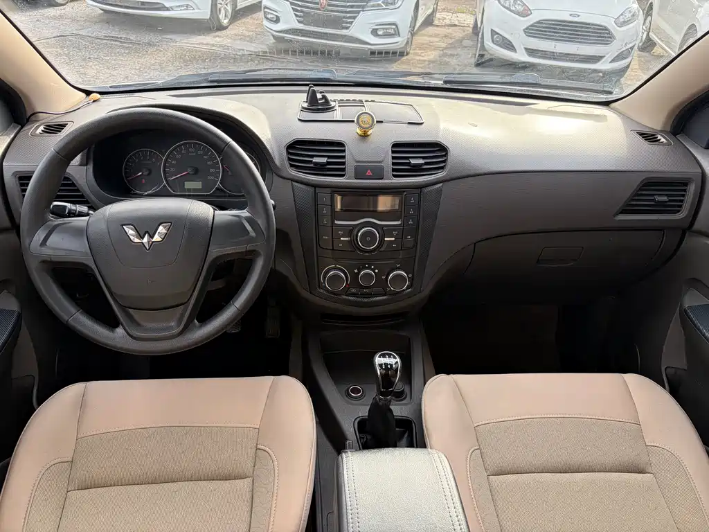 Wuling Hongguang 2015 — фото 10
