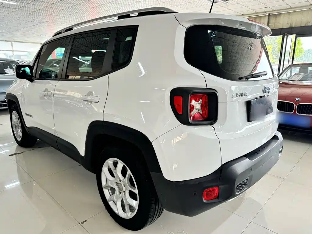 Jeep Renegade 2017 — фото 11