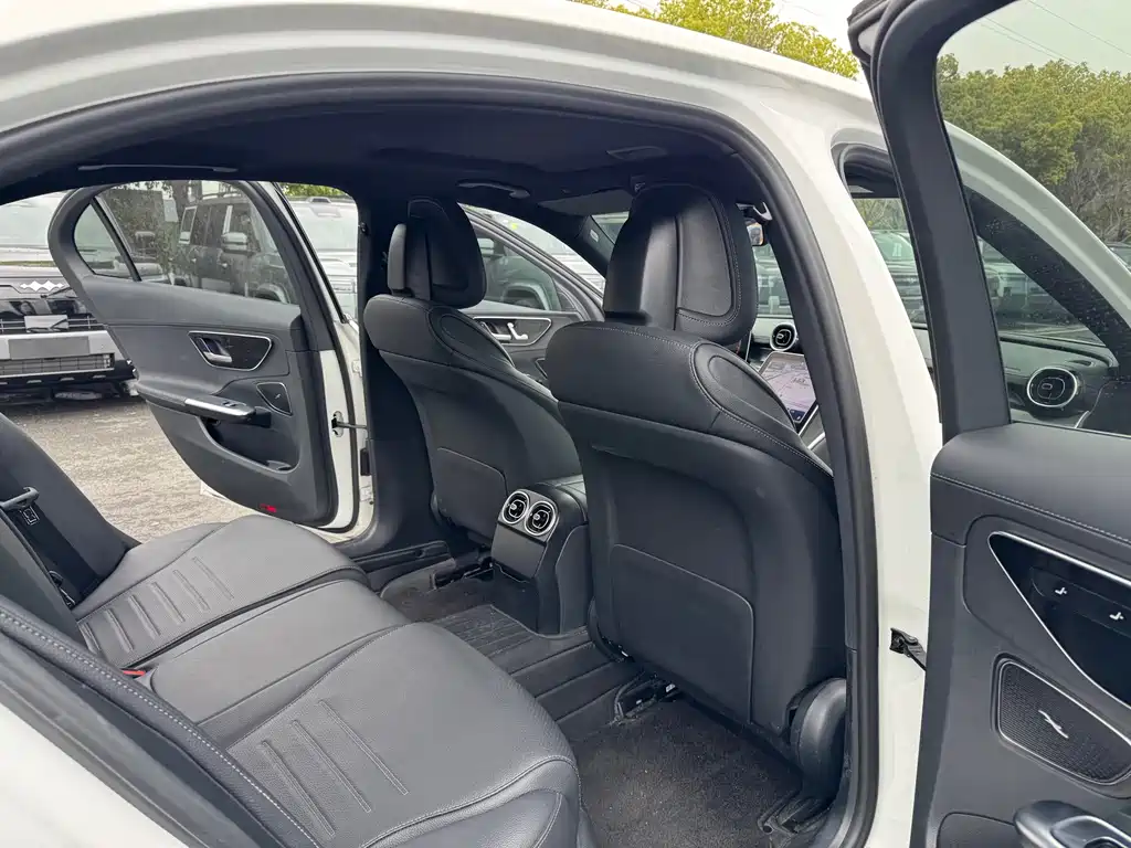 Mercedes-Benz C-Class 2023 — фото 13