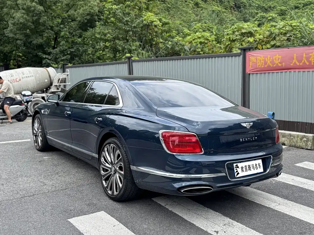 Bentley Flying Spur 2021 — фото 3