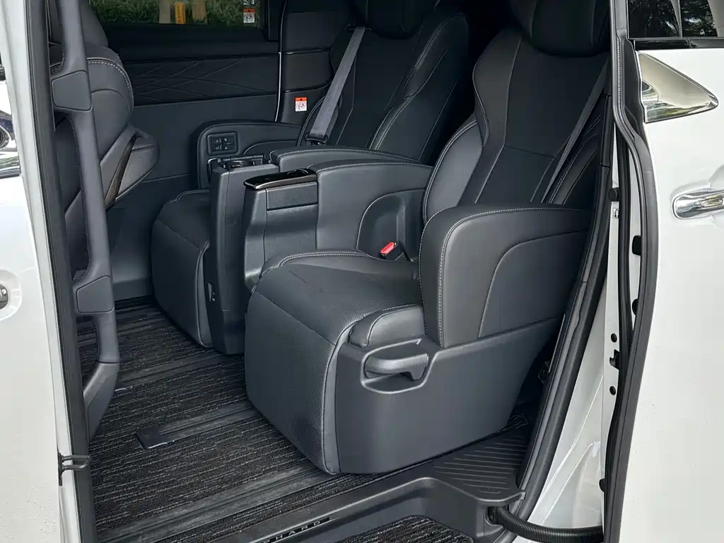 Toyota Alphard 2025 — фото 4