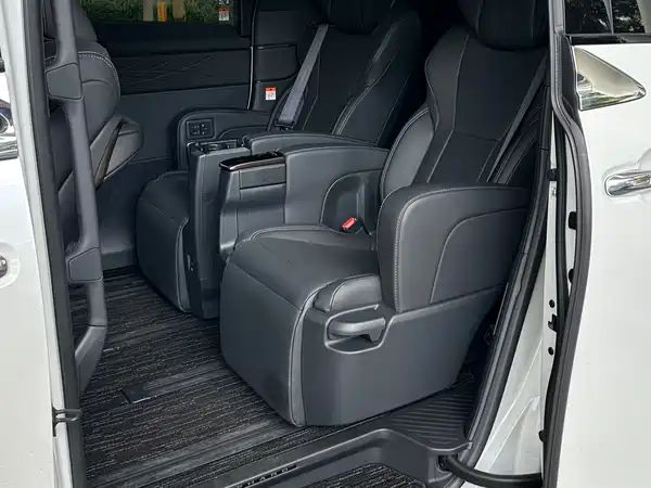 Toyota Alphard 2025