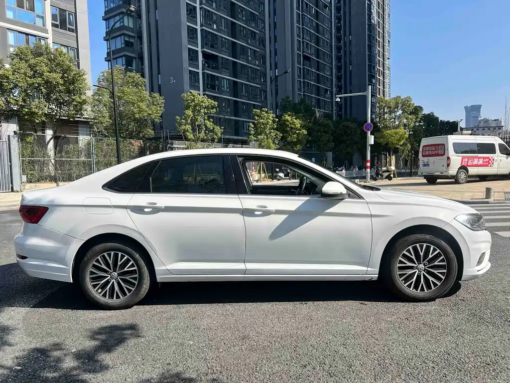 Volkswagen Sagitar 2020