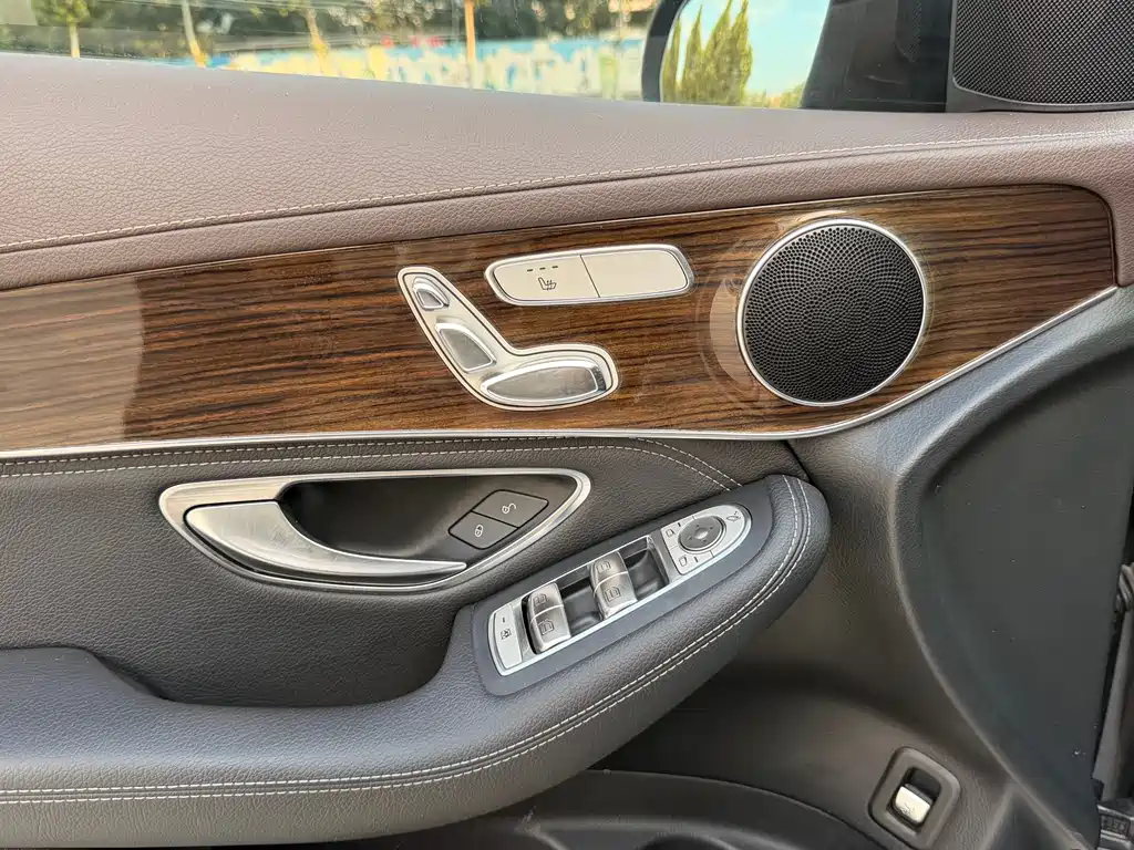 Mercedes-Benz GLC 2018 — фото 17