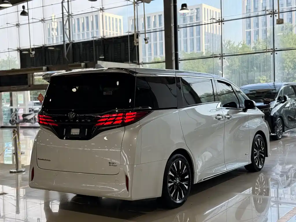 Toyota Alphard 2024 — фото 26