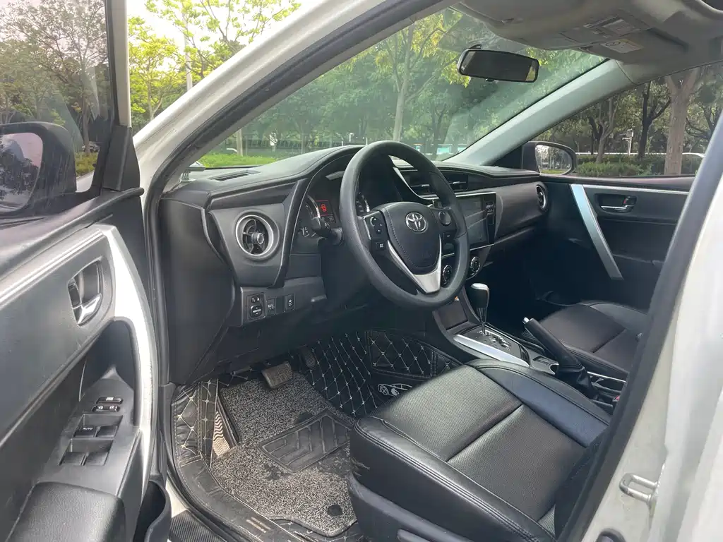 Toyota Corolla 2018 — фото 12